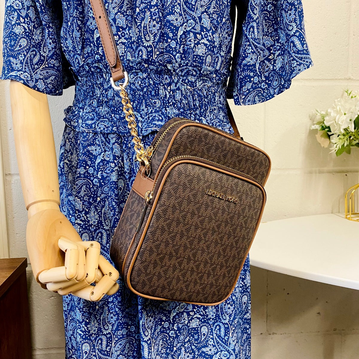 MICHAEL KORS 35F1GTVC2B JET SET TRAVEL MEDIUM CROSSBODY BAG MK BROWN MICHAEL KORS 35F1GTVC2B JET SET TRAVEL MEDIUM CROSSBODY BAG MK BROWN